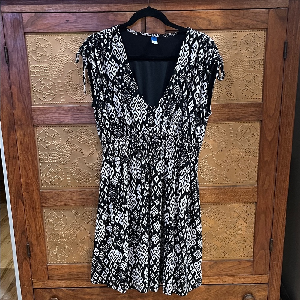 Old Navy Monochrome Patterned Dress